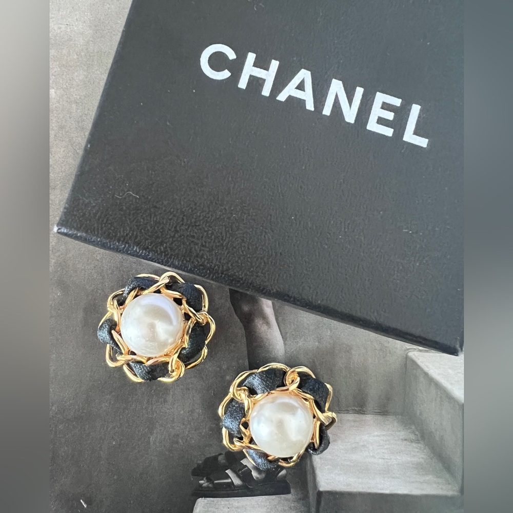 CHANEL Vintage Gold and Black Pearl Earrings